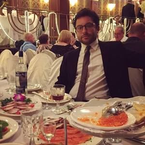 Meet your Posher, Max